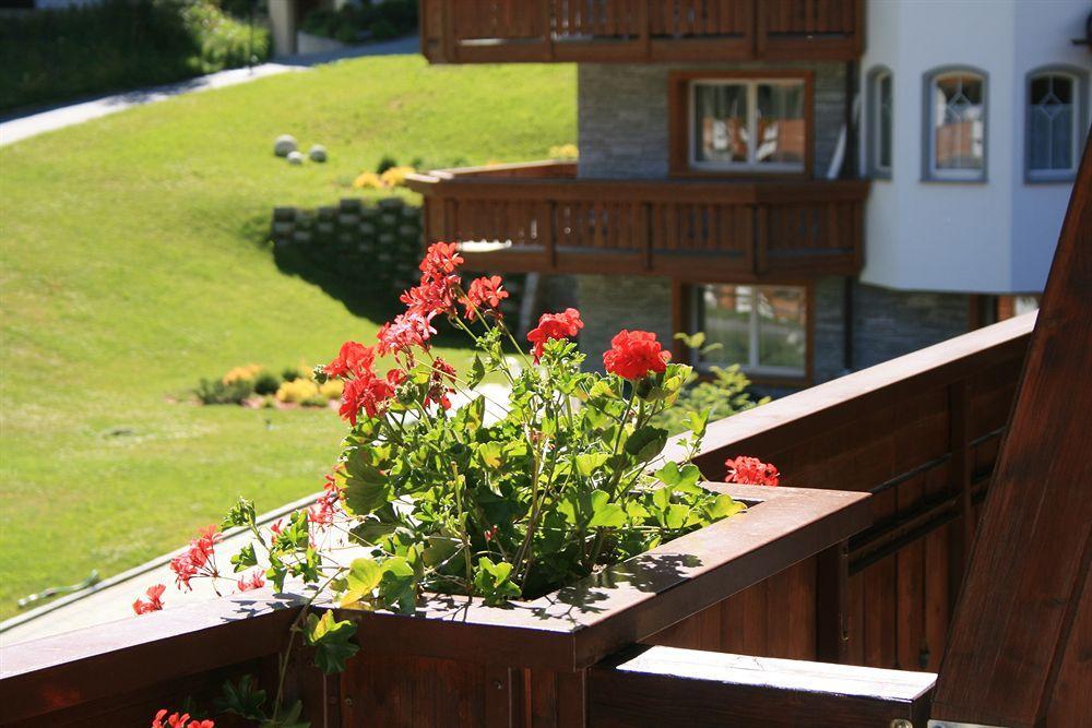 Berghof Garni - The Dom Collection Bed & Breakfast ซาสฟี ภายนอก รูปภาพ