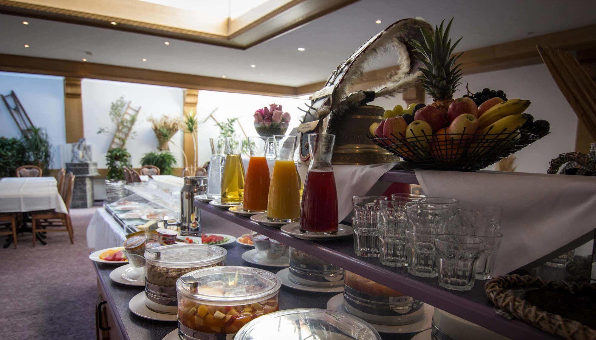 Berghof Garni - The Dom Collection Bed & Breakfast ซาสฟี ภายนอก รูปภาพ